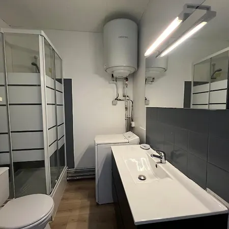 Stone Brooke Λα Γκραντ-Μοτ